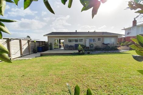 Photo of property in 2/18a Sherwood Avenue, Te Atatu South, Auckland, 0610