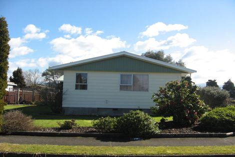 Photo of property in 5 Feist Street, Carterton, 5713
