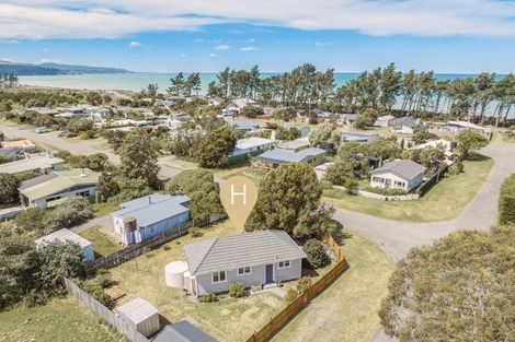 Photo of property in 11 Holton Road, Amberley, 7481