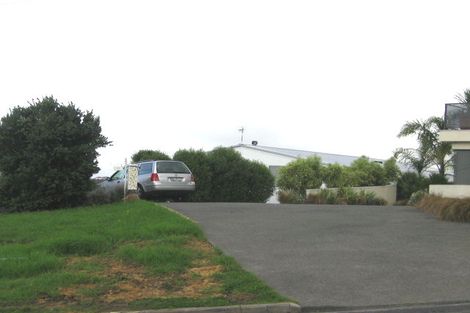 Photo of property in 21 Colonial Road, Chatswood, Auckland, 0626