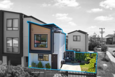 Photo of property in 2/11 Scanlen Terrace, Kelston, Auckland, 0602