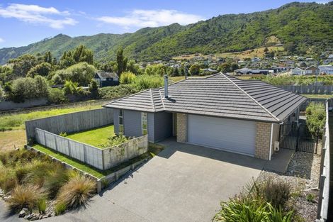 Photo of property in 24 Mahia Lane, Waikanae, 5036