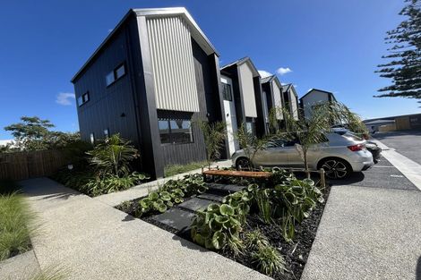 Photo of property in 27f Dawnhaven Drive, Te Atatu Peninsula, Auckland, 0610