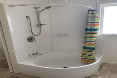 Photo of property in 98 Oakdale Road, Mount Roskill, Auckland, 1041