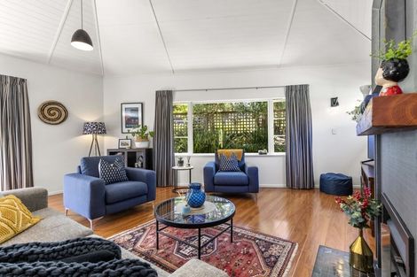 Photo of property in 49 Stanley Point Road, Stanley Point, Auckland, 0624