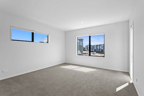 Photo of property in 1 Aquamarine Road, Rosehill, 2113
