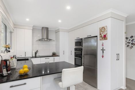 Photo of property in 18 Tranquil Grove, Omokoroa, 3114