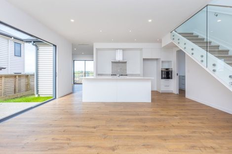 Photo of property in 9 Kumukumu Road, Long Bay, Auckland, 0630