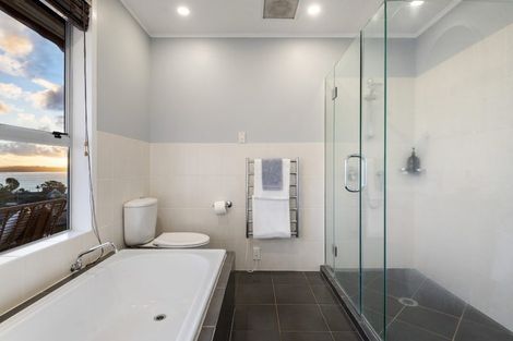 Photo of property in 1/106 Island Bay Road, Beach Haven, Auckland, 0626