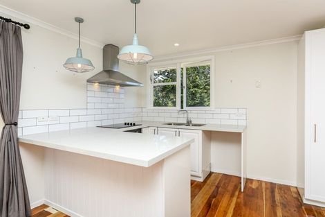 Photo of property in 6a Granby Place, Westown, New Plymouth, 4310