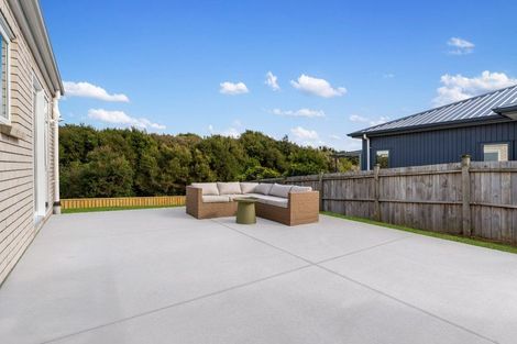 Photo of property in 21 Tahuna Minhinnick Drive, Glenbrook, 2681