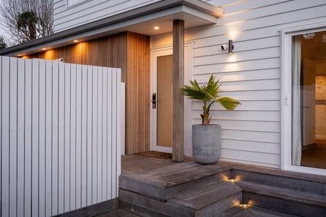 Photo of property in 2/6 Marsh Avenue, Forrest Hill, Auckland, 0620