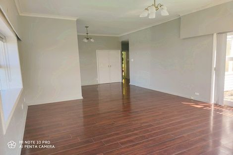 Photo of property in 9 Midway Avenue, Castor Bay, Auckland, 0620