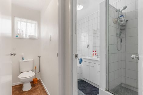 Photo of property in 2/4 Roys Road, Weymouth, Auckland, 2103