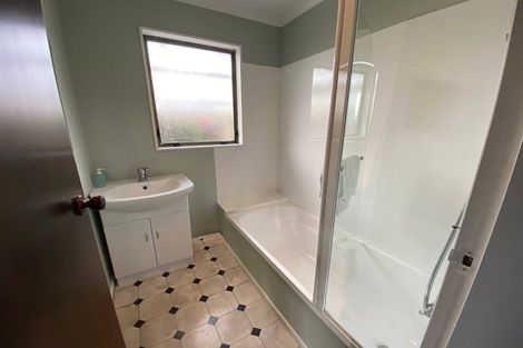 Photo of property in 75 Horokiwi Road West, Newlands, Wellington, 6037