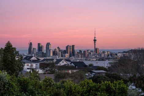 Photo of property in 26 Waimana Avenue, Northcote Point, Auckland, 0627