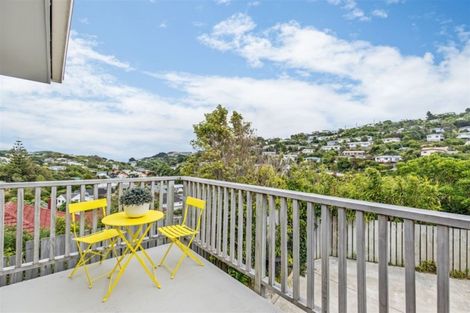 Photo of property in 6 Westleigh Way, Newlands, Wellington, 6037