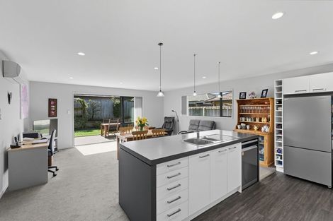 Photo of property in 87 Rannoch Drive, Broomfield, Christchurch, 8042