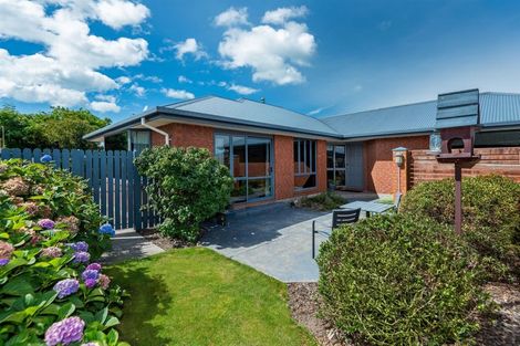 Photo of property in 9 Blue Gum Place, New Brighton, Christchurch, 8083
