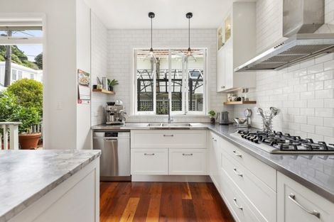 Photo of property in 8 Park Street, Thorndon, Wellington, 6011