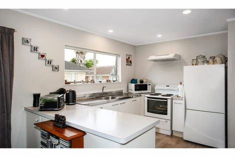 Photo of property in 3 Alpha Street, Papakura, 2110