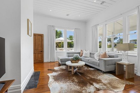 Photo of property in 16 Bracken Street, New Plymouth, 4310