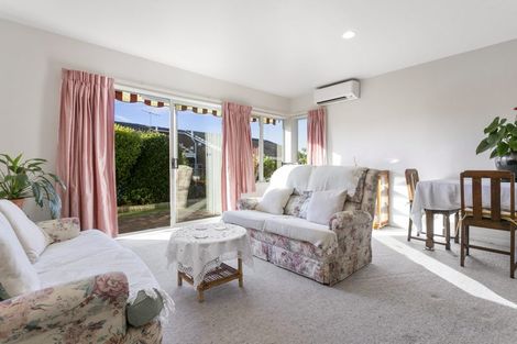 Photo of property in 30 The Grove, Red Beach, 0932