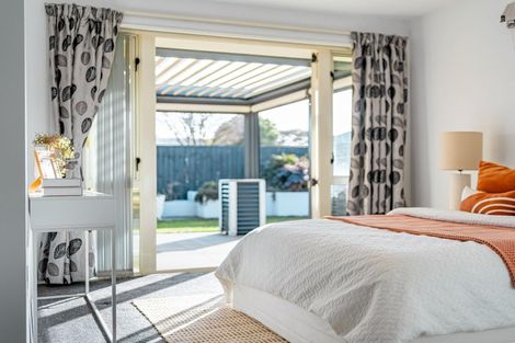 Photo of property in 112 Gayhurst Road, Dallington, Christchurch, 8061