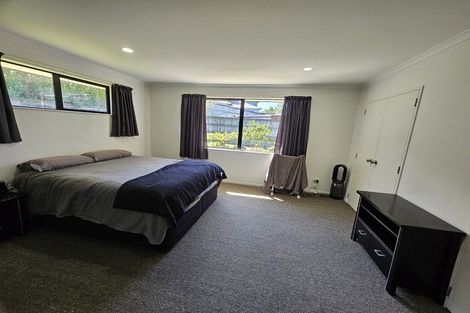 Photo of property in 68 Farnborough Drive, Grandview Heights, Hamilton, 3200