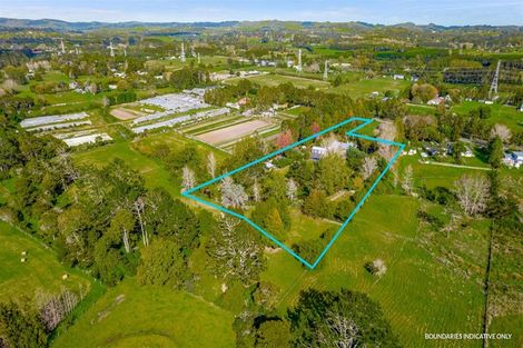 Photo of property in 252 Boord Crescent, Kumeu, 0891