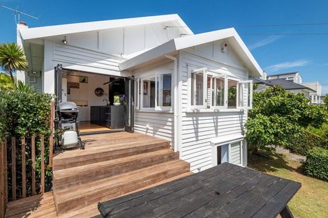 Photo of property in 72 West End Road, Westmere, Auckland, 1022