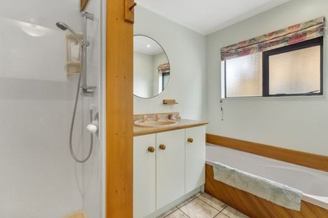 Photo of property in 15 Pine Ridge Terrace, Waikanae Beach, Waikanae, 5036