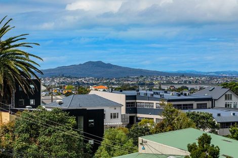 Photo of property in Sugar Lane Apartments, 5/31 Rawene Road, Birkenhead, Auckland, 0626