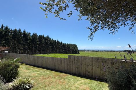 Photo of property in 1606 South Road, Tataraimaka, New Plymouth, 4374