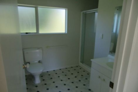 Photo of property in 2/15 Mandica Place, Sunnynook, Auckland, 0632
