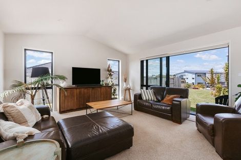 Photo of property in 12 Brendan Close, Omokoroa, 3114