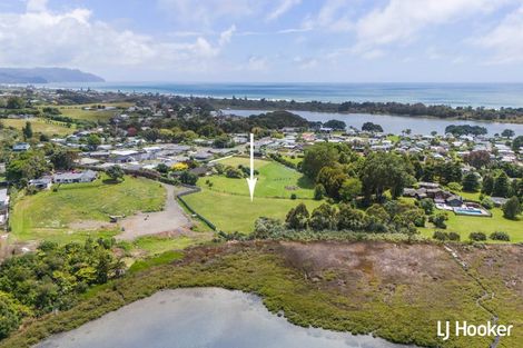 Photo of property in 61 Athenree Road, Athenree, 3177