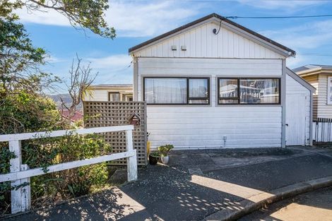 Photo of property in 81 Northland Road, Northland, Wellington, 6012