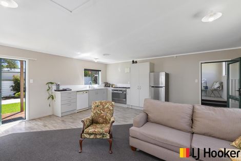 Photo of property in 11 Second Avenue, Glenbrook, Waiuku, 2681