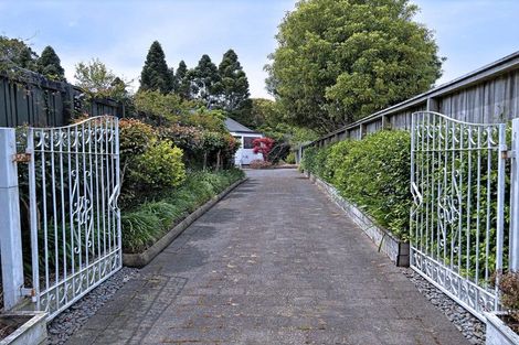 Photo of property in 100 Chelsea View Drive, Chatswood, Auckland, 0626