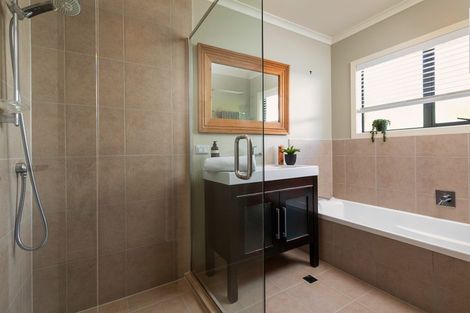 Photo of property in 61a Fairmount Road, Titirangi, Auckland, 0604