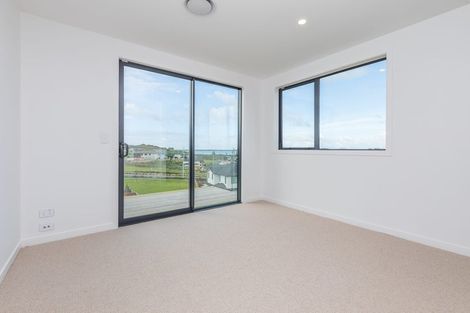 Photo of property in 9 Kumukumu Road, Long Bay, Auckland, 0630