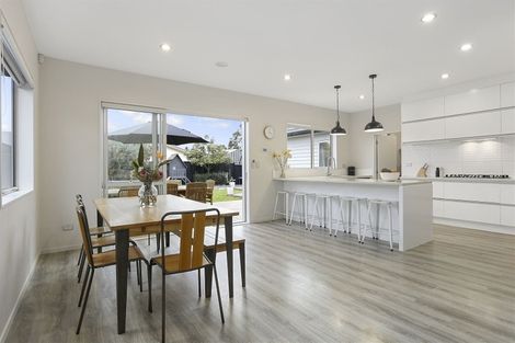 Photo of property in 12 Kahika Grove, Huapai, Kumeu, 0810