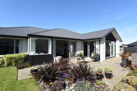 Photo of property in 28 Northside Drive, Waikiwi, Invercargill, 9810