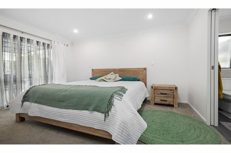 Photo of property in 22 Ripple Grove, Waiuku, 2123