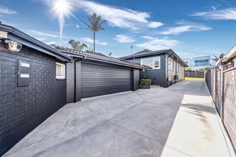 Photo of property in 32b Takutai Avenue, Bucklands Beach, Auckland, 2012
