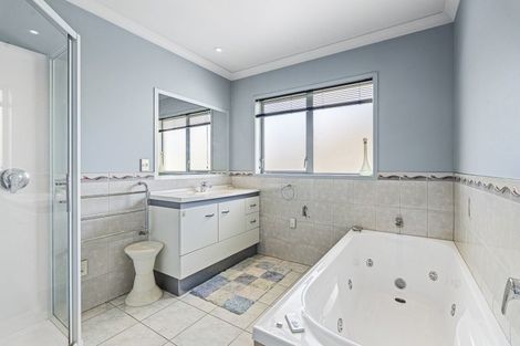 Photo of property in 3 Mahoe Street, Strandon, New Plymouth, 4312