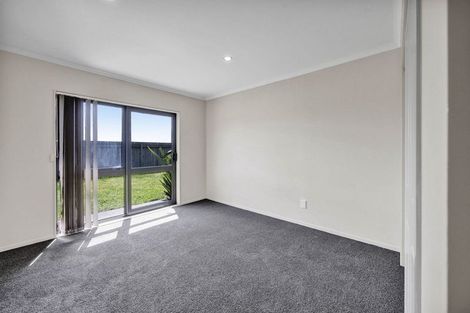 Photo of property in 8 County Drive, Hawera, 4610