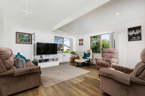 Photo of property in 1/34 Waipuia Place, Greenhithe, Auckland, 0632