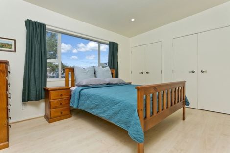 Photo of property in 16 Lavery Place, Sunnynook, Auckland, 0632